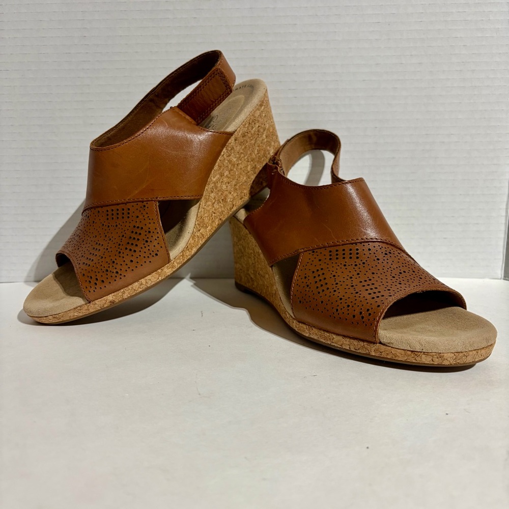 Clark’s Womens 8.5M Brown Leather Cork Wedge Sandal Ultimate Comfort Collection